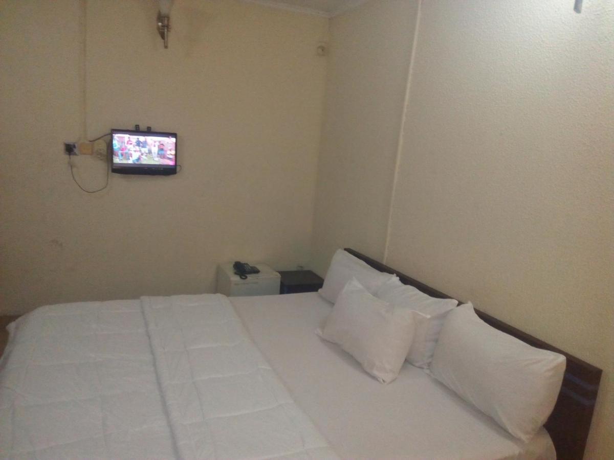 Holla-Jobi Guest House Lagos Bagian luar foto